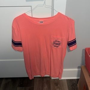 pink t shirt